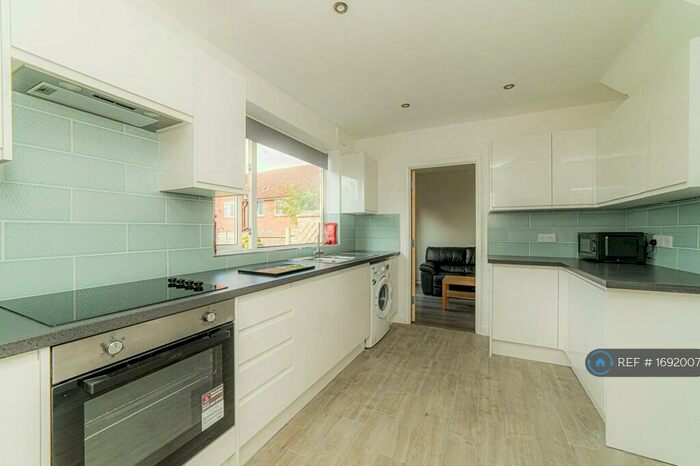 5 Bedroom Semi-Detached House To Rent In Zealand Road, Canterbury, CT1