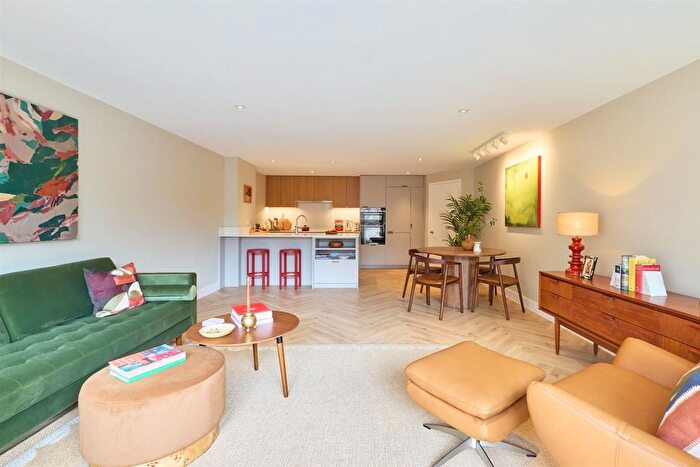 2 Bedroom Flat To Rent In Hills Road, Cambridge, CB2