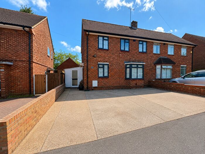 3 Bedroom Semi Detached House To Rent In Bloomfield Avenue, Luton, Bedfordshire, LU2