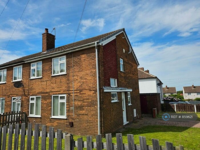 3 Bedroom Semi-Detached House To Rent In Maple Drive, Flanderwell, Rotherham, S66