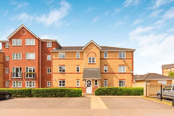 2 Bedroom Flat To Rent In Winery Lane, Kingston Upon Thames, KT1