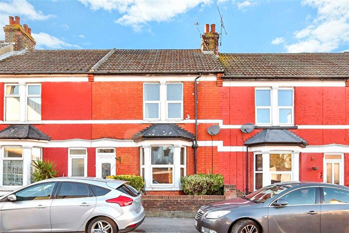 3 Bedroom Terraced House For Sale In Chester Road, Gillingham, Kent, ME7