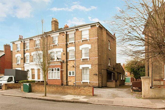 2 Bedroom Flat To Rent In Cumberland Park, London, W3