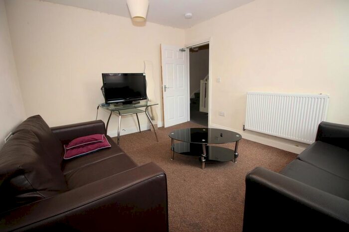 6 Bedroom Maisonette To Rent In Tavistock Road, Jesmond, Newcastle Upon Tyne, NE2