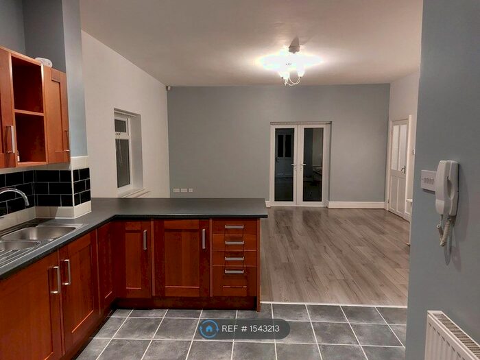 2 Bedroom Flat To Rent In Booth Grange, Bacup, OL13