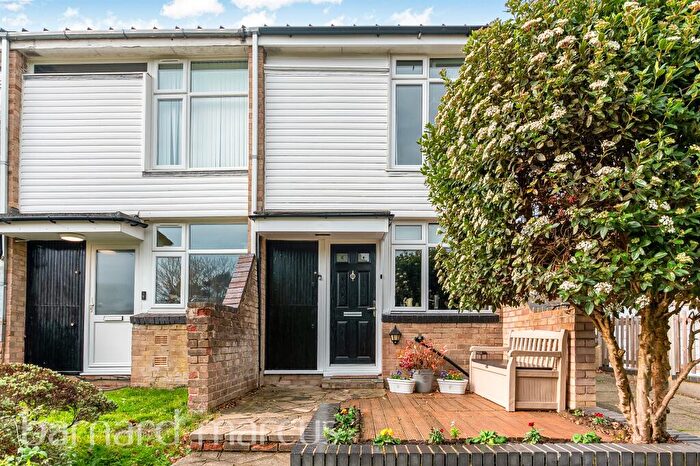 2 Bedroom End Of Terrace House For Sale In Hollywoods, Croydon, CR0