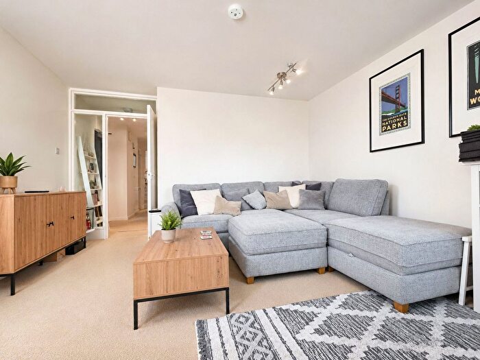 2 Bedroom Flat To Rent In Brighton Road, Surbiton, KT6