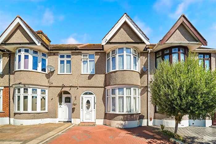 3 Bedroom Terraced House For Sale In Dawlish Drive, Ilford, IG3