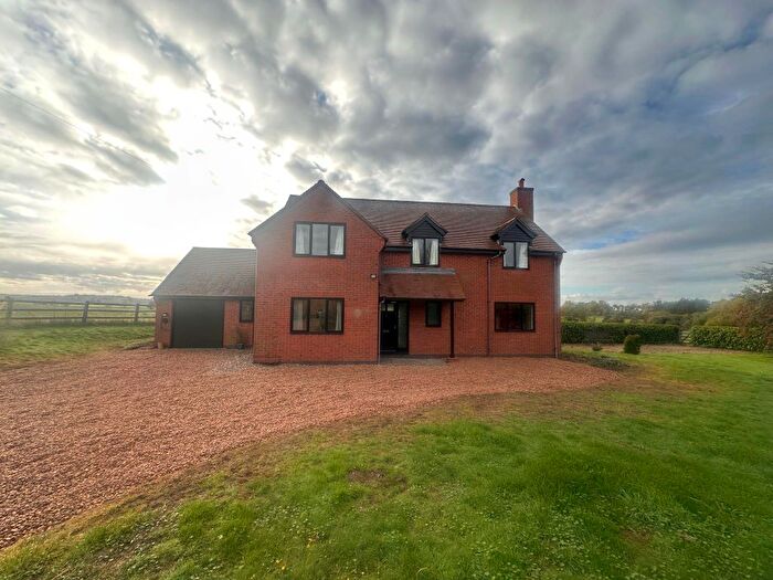 4 Bedroom Detached House To Rent In Stratford Road, Wootton Wawen, B95