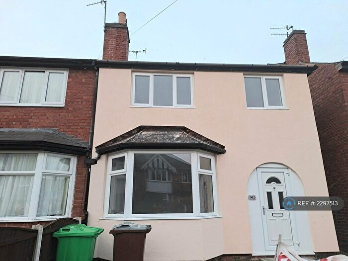3 Bedroom Semi-Detached House To Rent In Broomhill Road, Nottingham, NG6