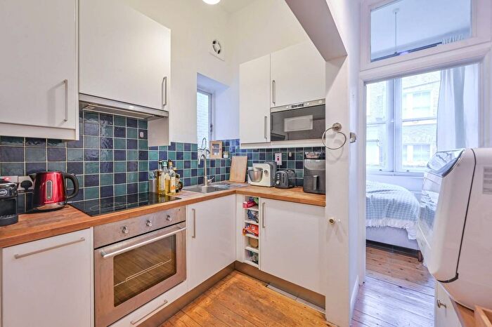 1 Bedroom Flat To Rent In Castletown Road, Barons Court, London, W14