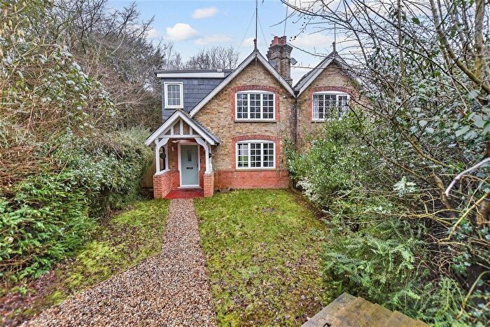 3 Bedroom Semi Detached House For Sale In Harvel Road, Meopham, Kent, DA13