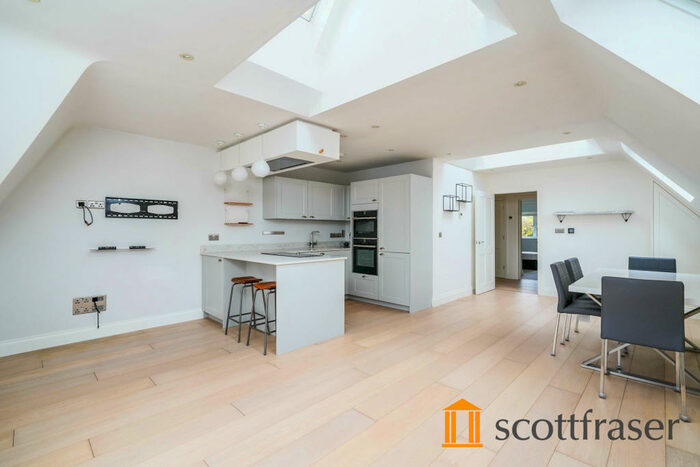 2 Bedroom Flat To Rent In Yarnells Hill, Oxford, OX2