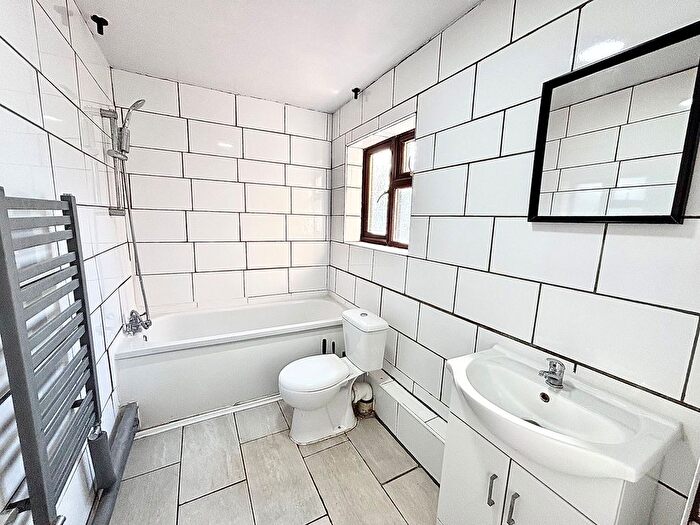 3 Bedroom Property To Rent In Alexandra Road, London, E6
