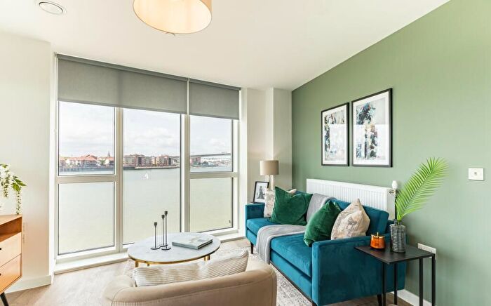 2 Bedroom Flat To Rent In Centenary Plaza, Southampton, SO19