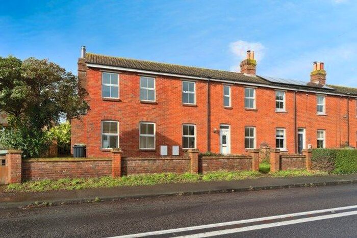 4 Bedroom Property To Rent In Havant Road, Hayling Island, PO11