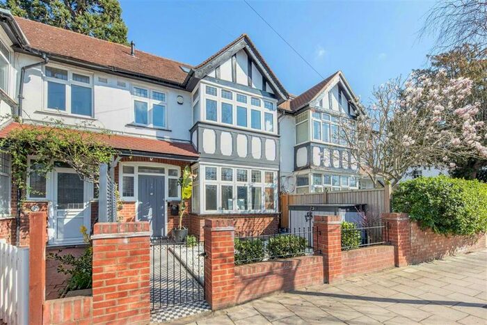 4 Bedroom Property To Rent In Queens Road, Teddington, TW11