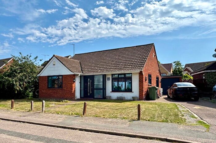 2 Bedroom Detached Bungalow For Sale In Home Close, Stotfold, Hitchin, SG5