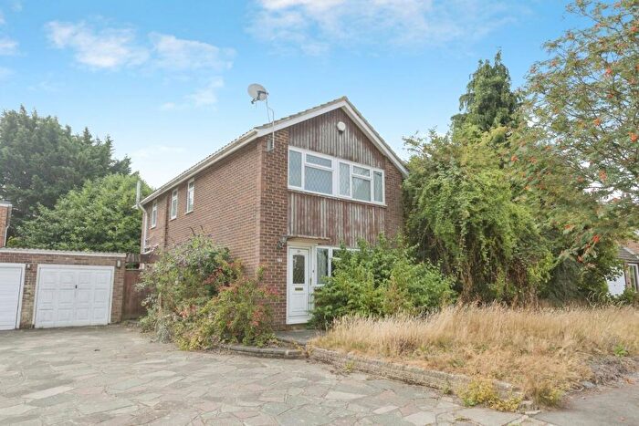 4 Bedroom Detached House For Sale In Paddocks Close, Orpington, BR5