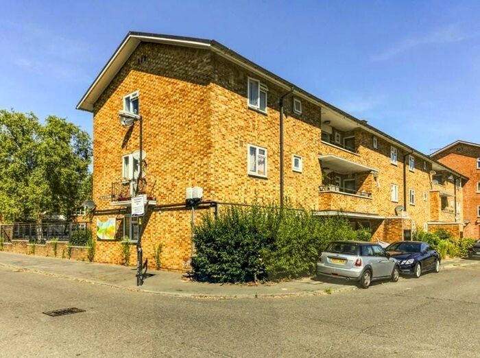 2 Bedroom Flat To Rent In Flat, Blackthorn Court, Leigham Court Road, London, SW16