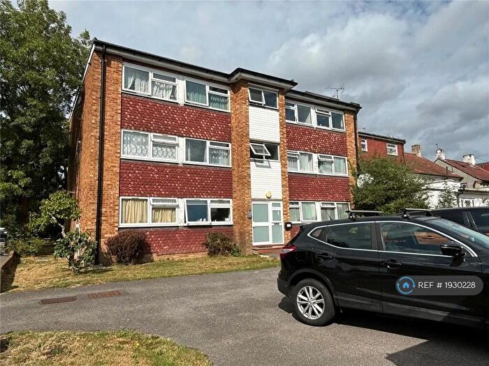 2 Bedroom Flat To Rent In Barley Lane, Ilford, IG3