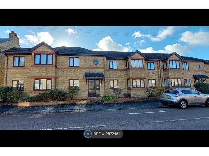 2 Bedroom Flat To Rent In The Avenue, St Neots, PE19
