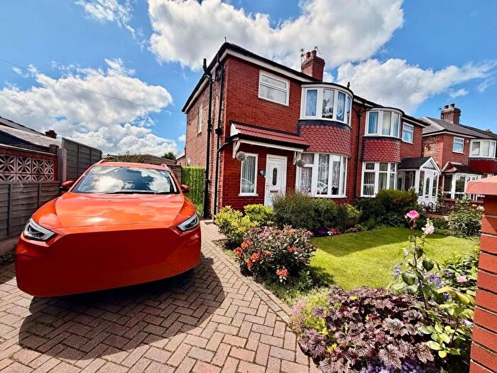 3 Bedroom Semi Detached House For Sale In Kenyon Lane, Manchester, M40