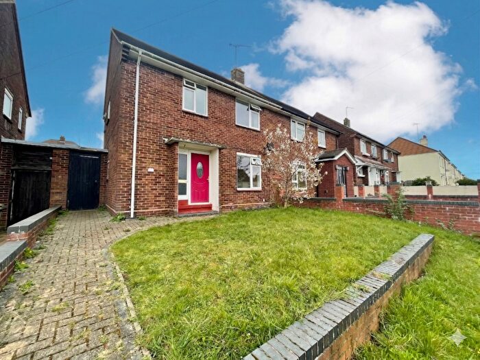 3 Bedroom Semi Detached House For Sale In Upwell Road, Luton, Bedfordshire, LU2