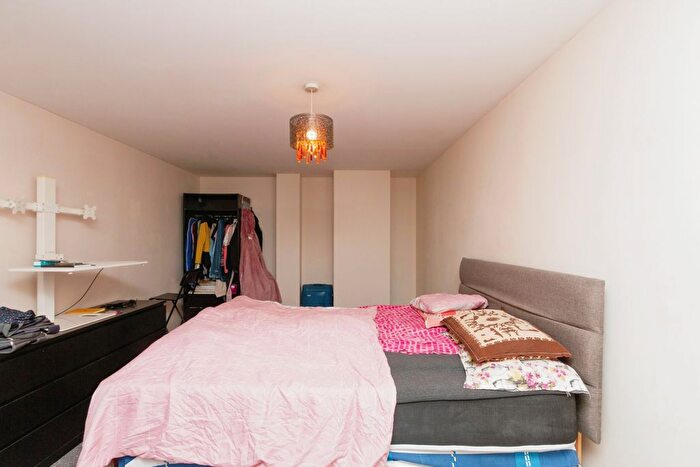 1 Bedroom Flat For Sale In Alencon Link, Basingstoke, Hampshire, RG21