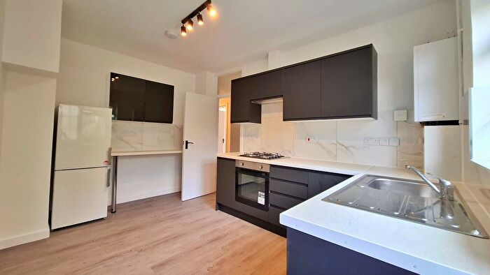2 Bedroom Flat To Rent In Masons Avenue, Wealdstone, HA3