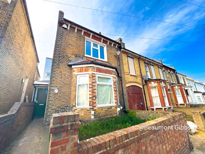 3 Bedroom End Of Terrace House To Rent In Whitworth Road, Greenwich, Woolwich, London, SE18