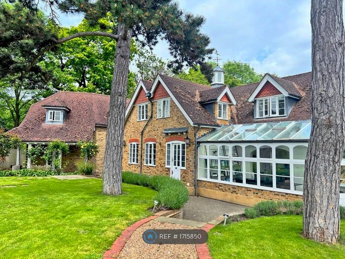 5 Bedroom Detached House To Rent In Old Malden Lane, Worcester Park, KT4