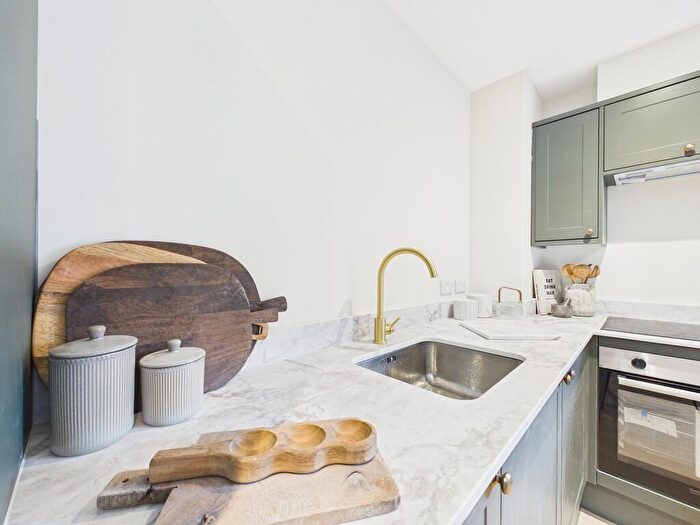 2 Bedroom Flat To Rent In High Street, Worthing, BN11