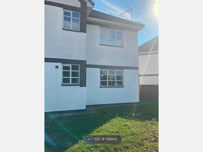 2 Bedroom Flat To Rent In Kensington Gardens, East Tilbury, RM18