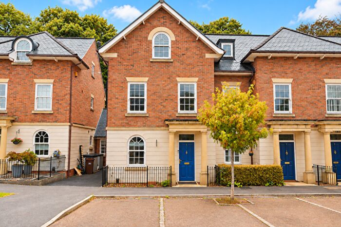 4 Bedroom End Of Terrace House For Sale In Abbeycroft Close, Astley, M29