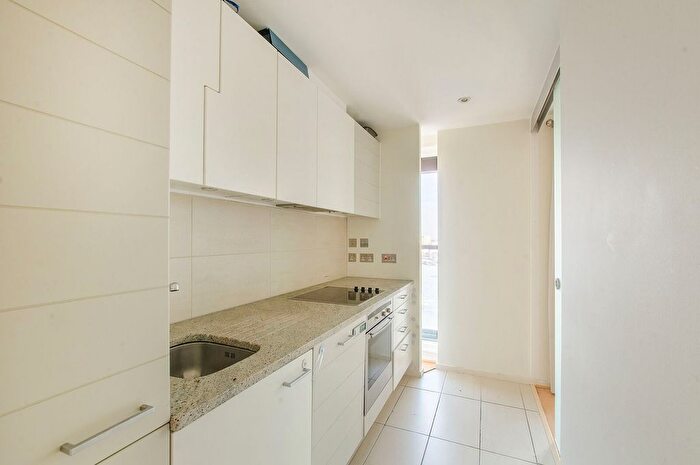2 Bedroom Flat To Rent In Hutchings Street, Docklands, London, E14