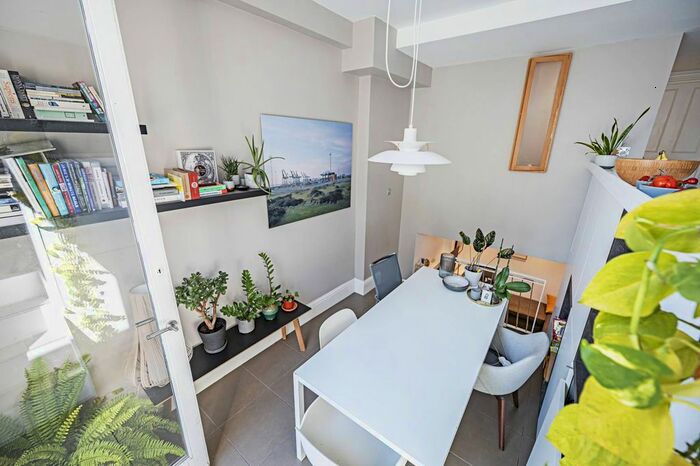 1 Bedroom Flat For Sale In Ickburgh Road, Stoke Newington, London, E5