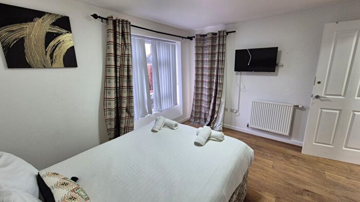 4 Bedroom Terraced House To Rent In Caythorpe Street, Manchester, M14