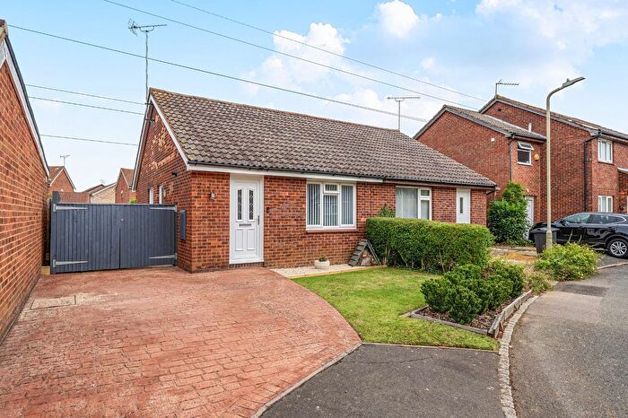 2 Bedroom Bungalow For Sale In Lakemead, Ashford, Kent, TN23