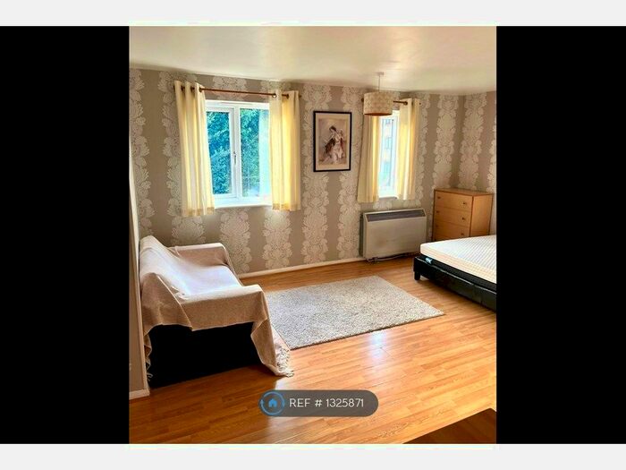 Studio To Rent In Heywood House, London SE14