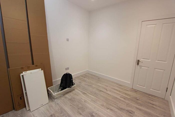 2 Bedroom Flat To Rent In Langham Road, London, N15