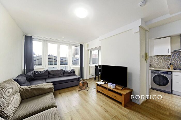 2 Bedroom Flat To Rent In Wentworth Court, SW18