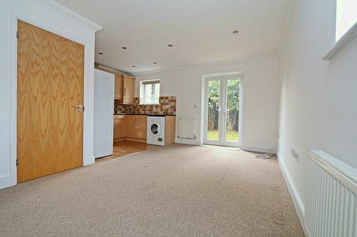 1 Bedroom Semi-Detached House To Rent In Paxton Road, Fareham, PO14