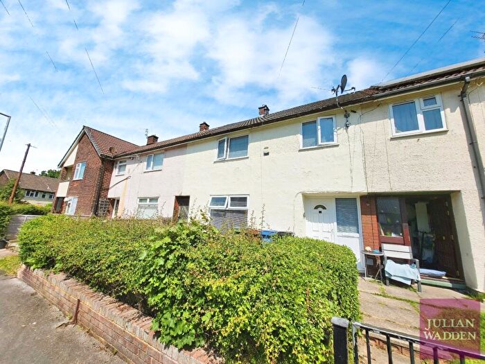 3 Bedroom Terraced House For Sale In Hadlow Green, Brinnington, Stockport, SK5