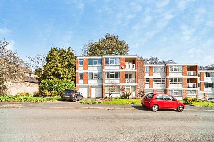 2 Bedroom Flat For Sale In Newton Court, Leeds, LS8