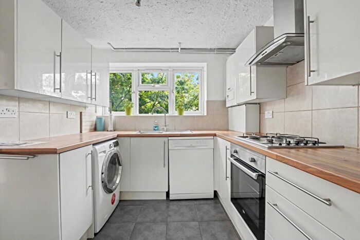 2 Bedroom Flat To Rent In Stephens Road, London, London, E15