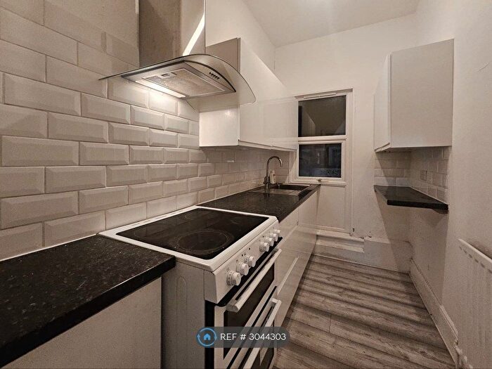2 Bedroom Flat To Rent In London Road, Westcliff-On-Sea, SS0