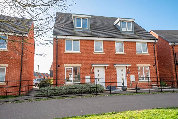 3 Bedroom Town House For Sale In Tweed Road, Andover, SP11
