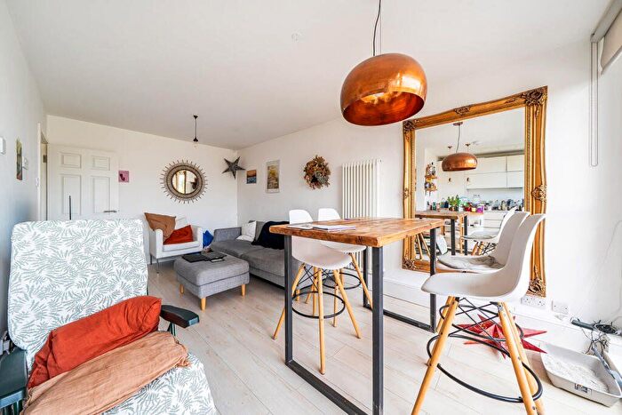 2 Bedroom Flat To Rent In Morgan House, Vauxhall Bridge Road, SW1V