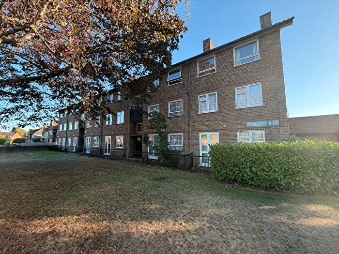 3 Bedroom Flat For Sale In Town Tree Road, Ashford, TW15